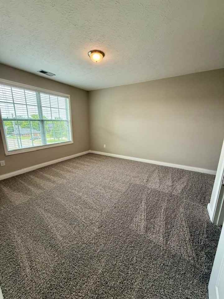 272 Audley Ave - Photo 7 of 8