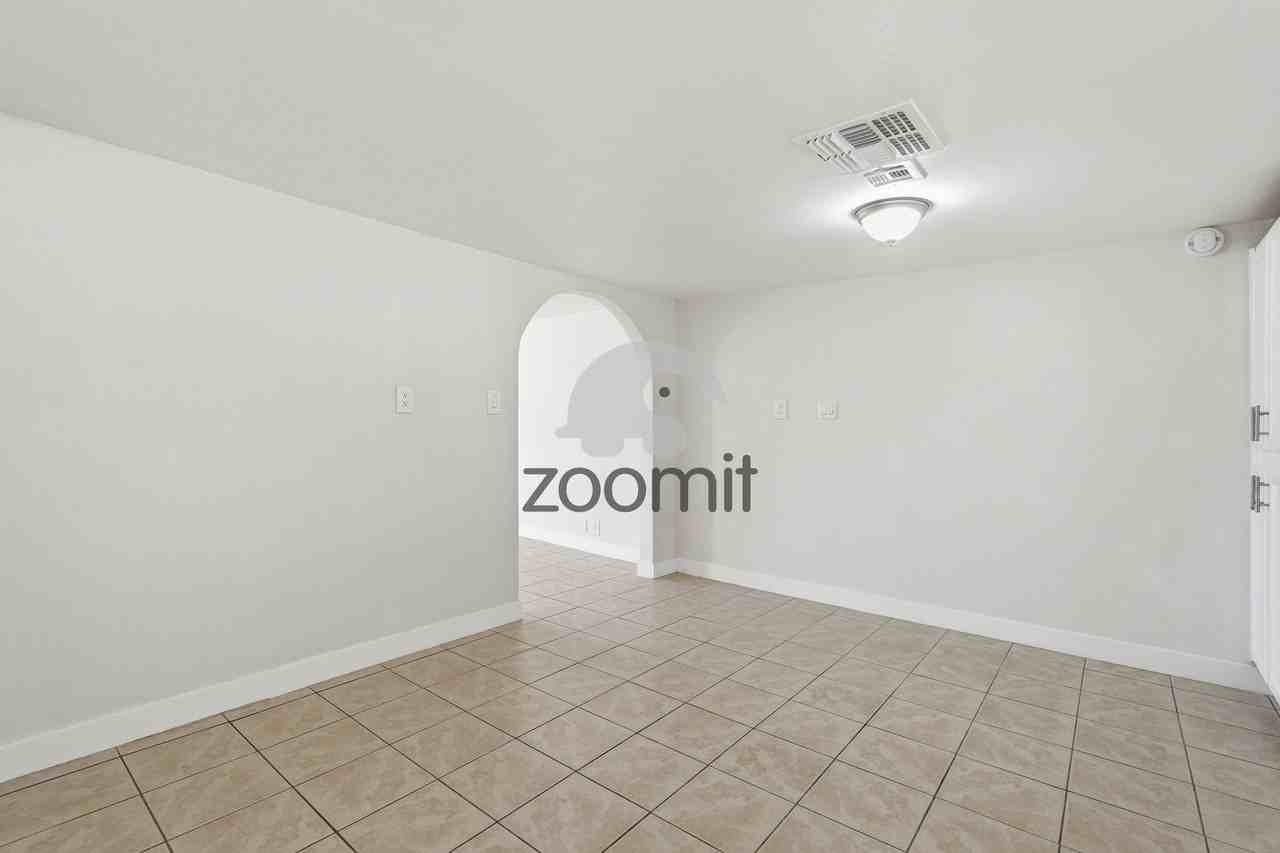 920 E 4th St - Photo 7 of 27