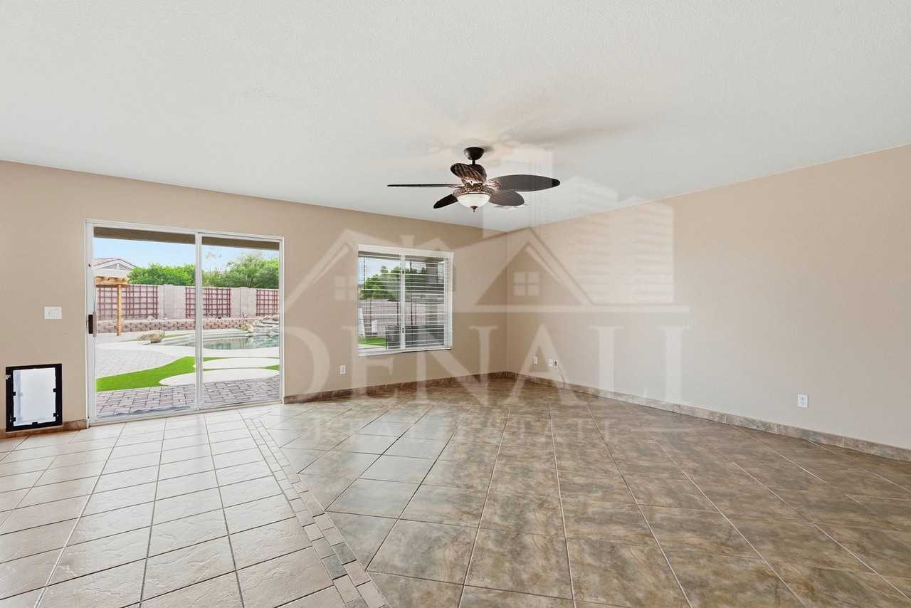 11319 W Madisen Ellise Dr - Photo 3 of 35