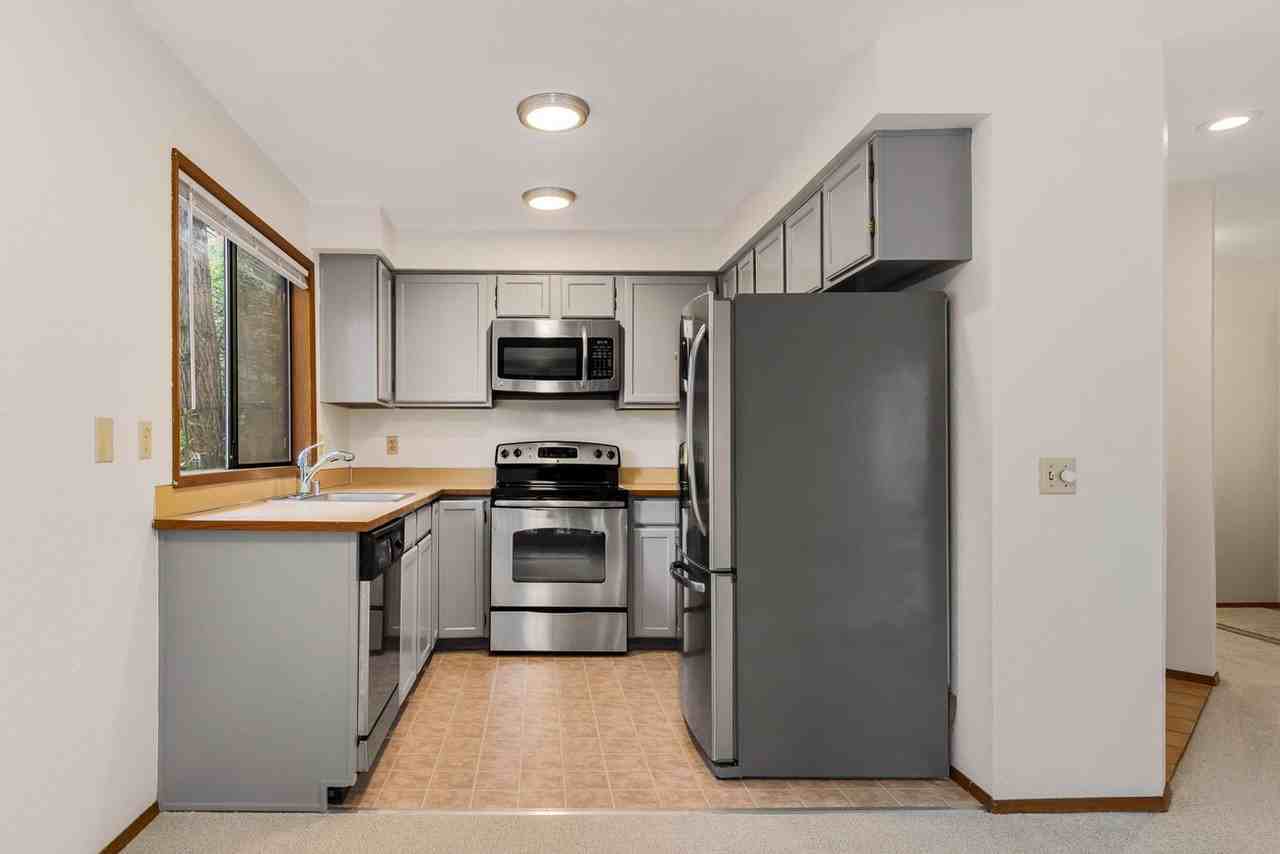 320 10th St - Photo 6 of 17