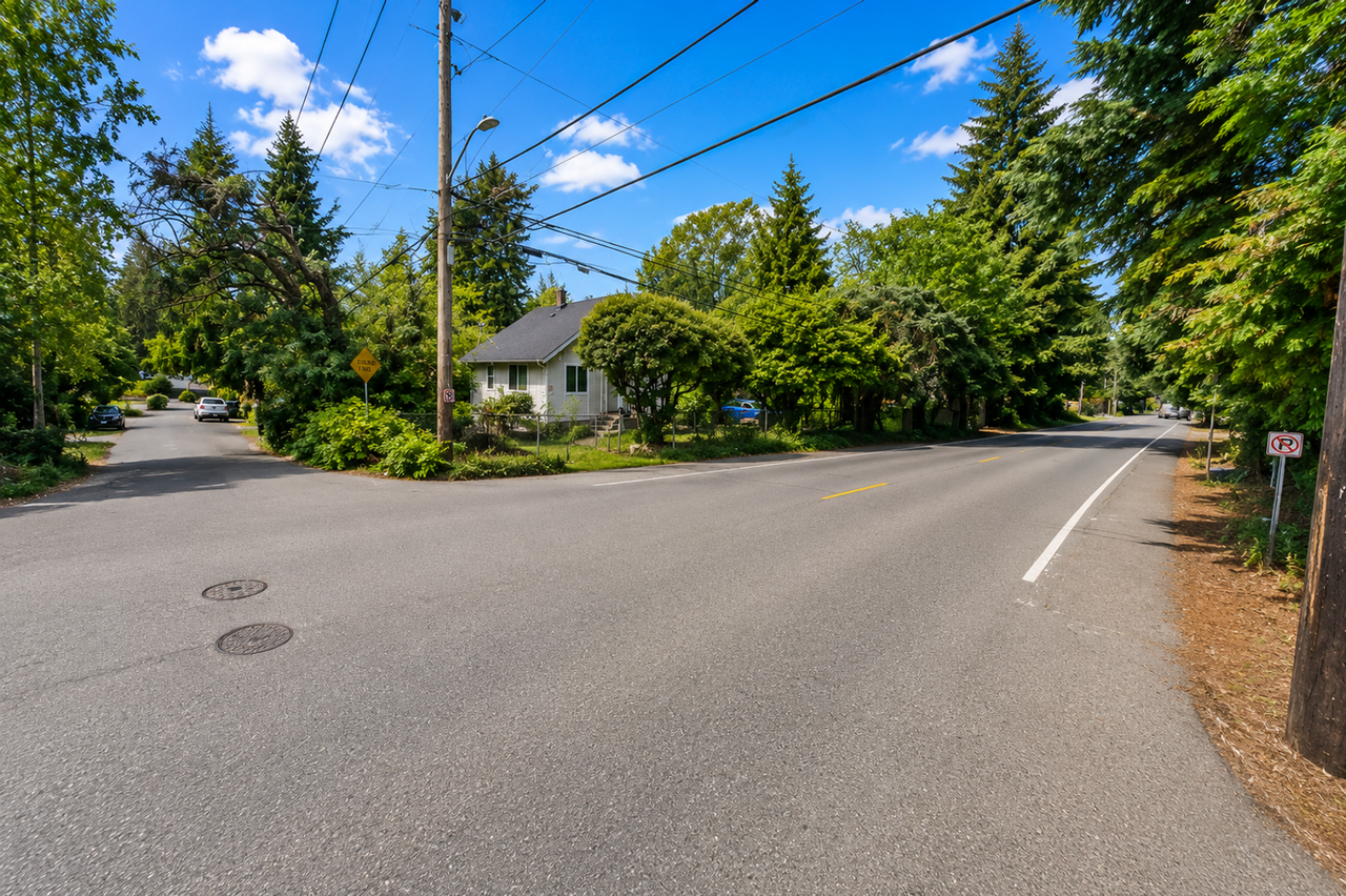 14301 30th Ave Ne - Photo 3 of 40