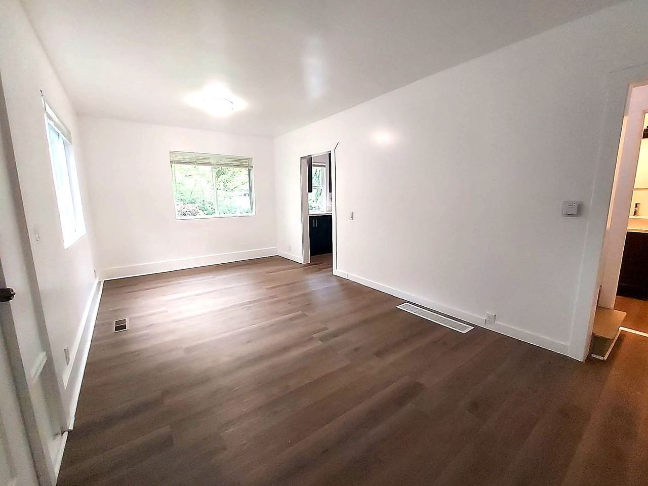 14301 30th Ave Ne - Photo 4 of 40