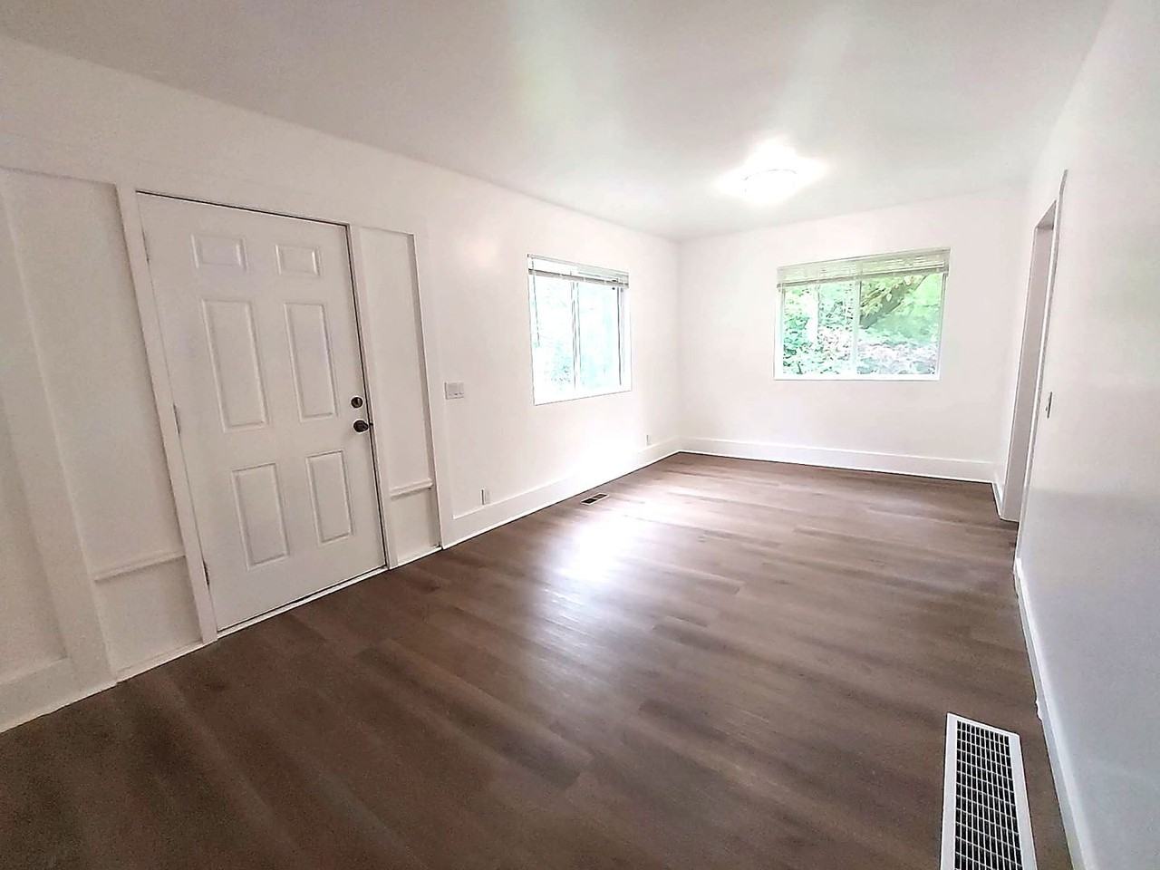 14301 30th Ave Ne - Photo 5 of 40