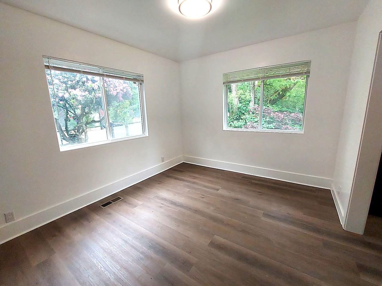 14301 30th Ave Ne - Photo 6 of 40
