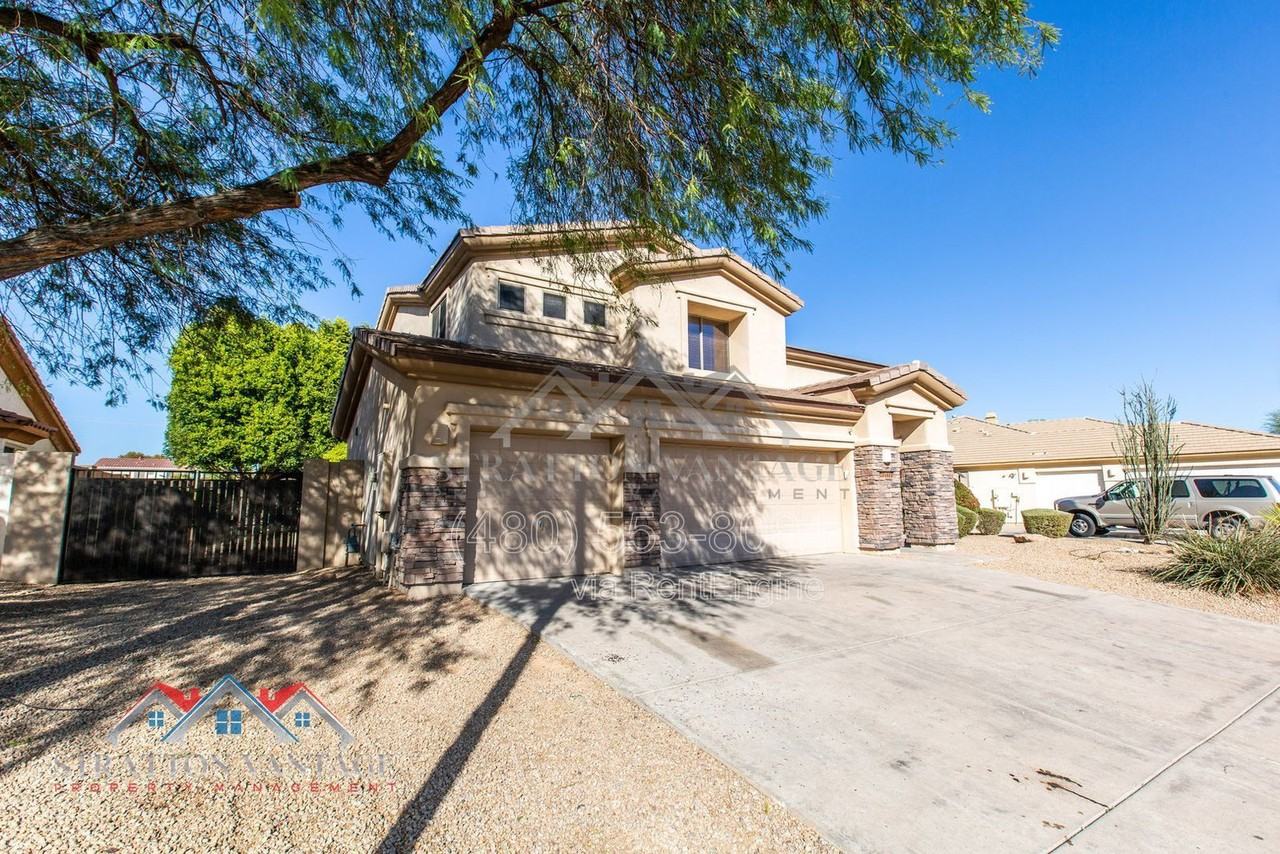 14616 W Windward Ave - Photo 3 of 50