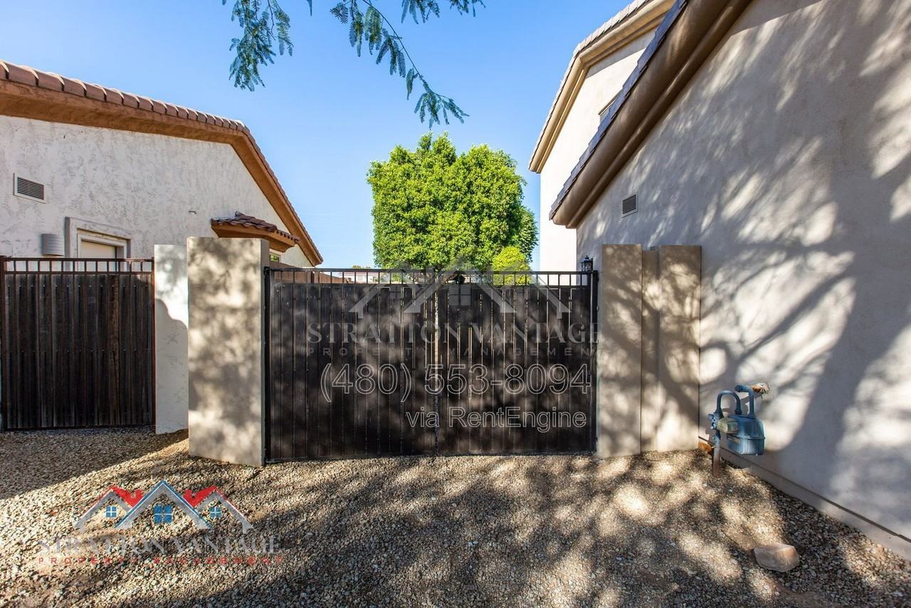 14616 W Windward Ave - Photo 4 of 50