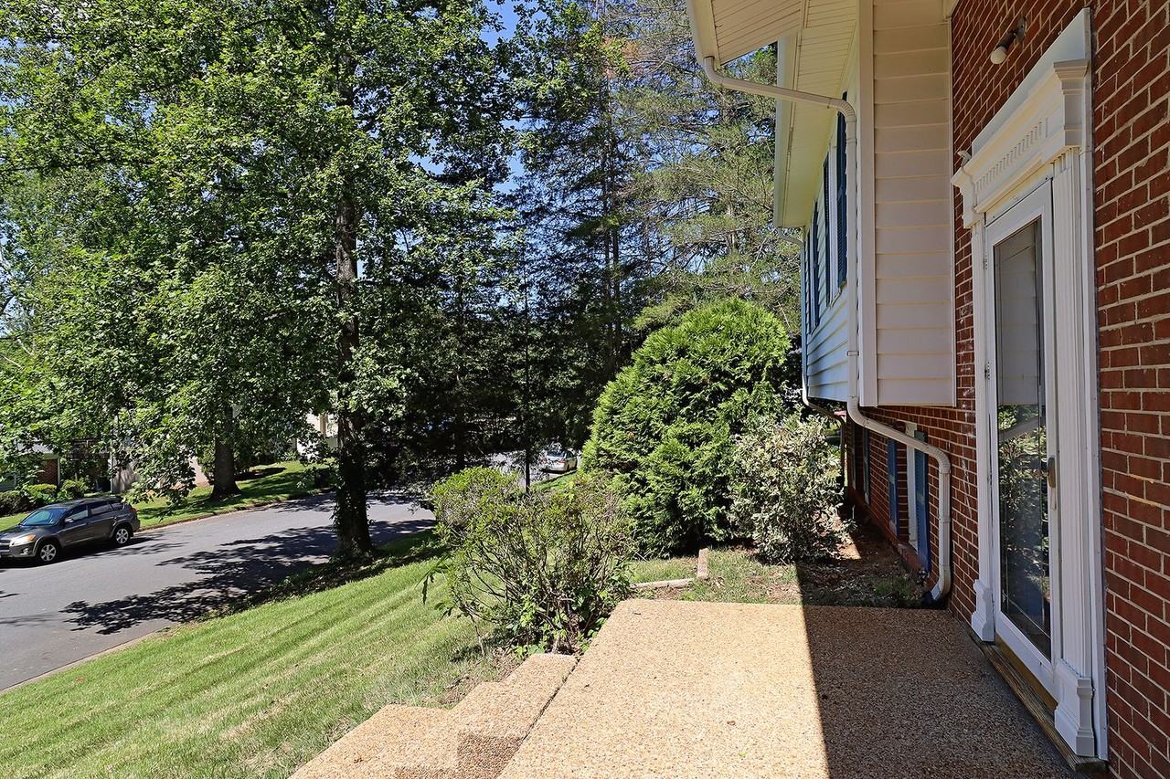 205 Saint Ives Rd - Photo 2 of 28