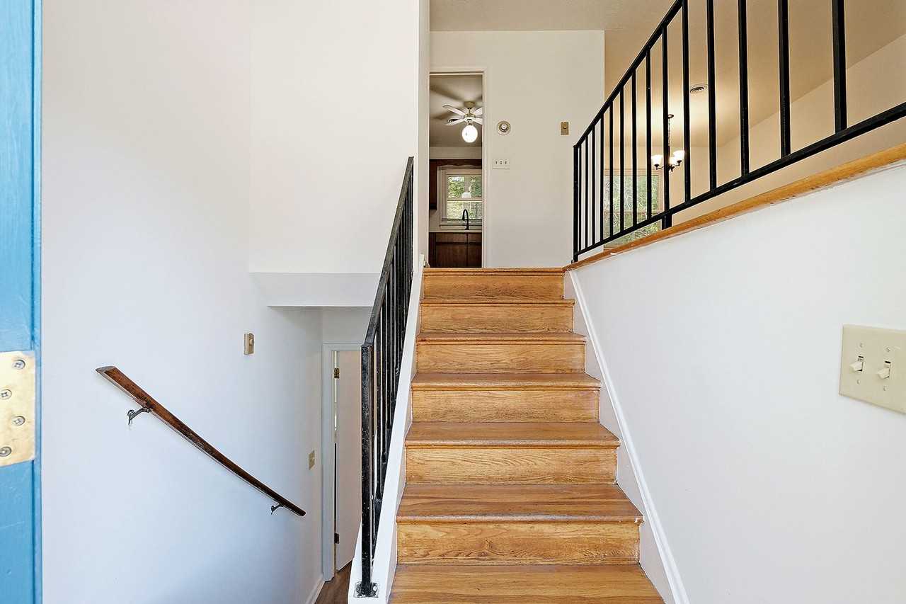 205 Saint Ives Rd - Photo 3 of 28