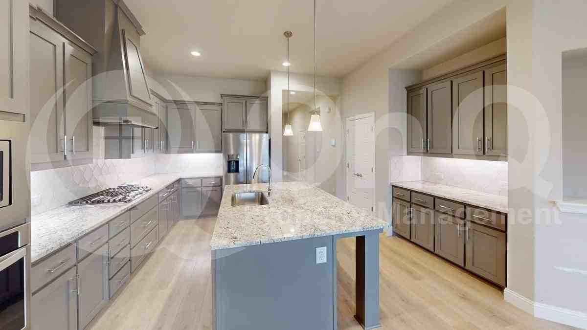 1005 Whitehall Ln - Photo 4 of 26