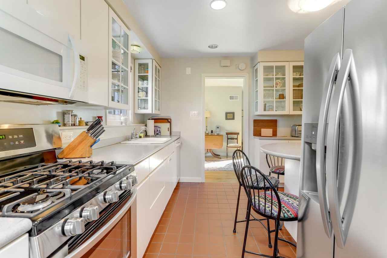 2700 N Dinwiddie St - Photo 2 of 49