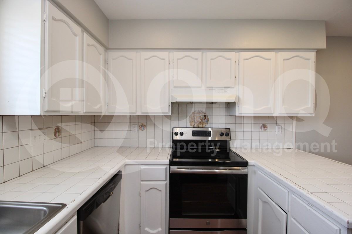 2522 E Don Carlos Ave - Photo 2 of 25