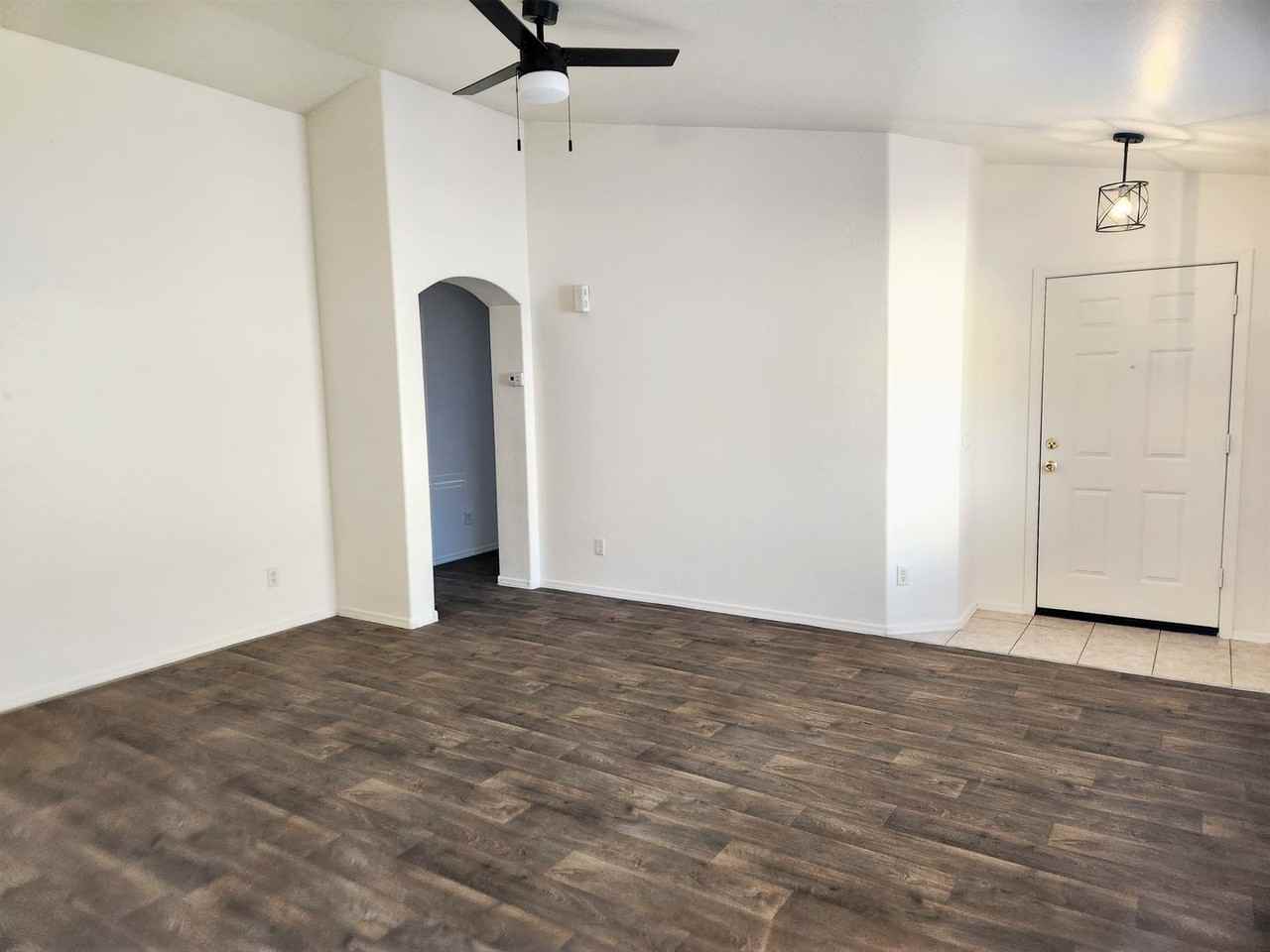 12574 W Lisbon Ln - Photo 2 of 23
