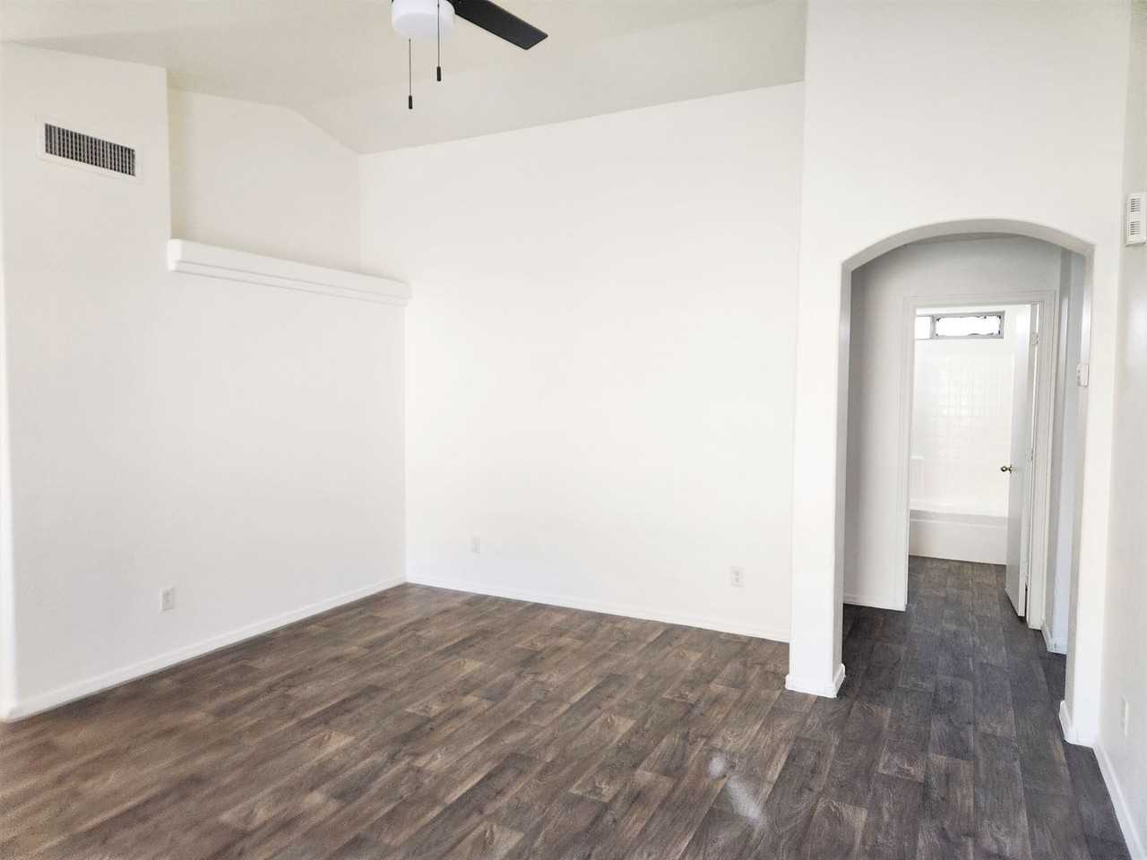 12574 W Lisbon Ln - Photo 4 of 23