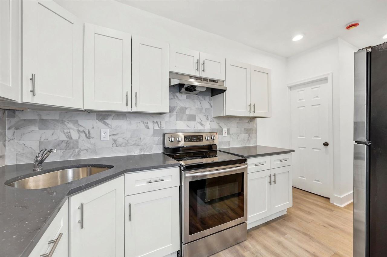 2867 N Lee St - Photo 2 of 14