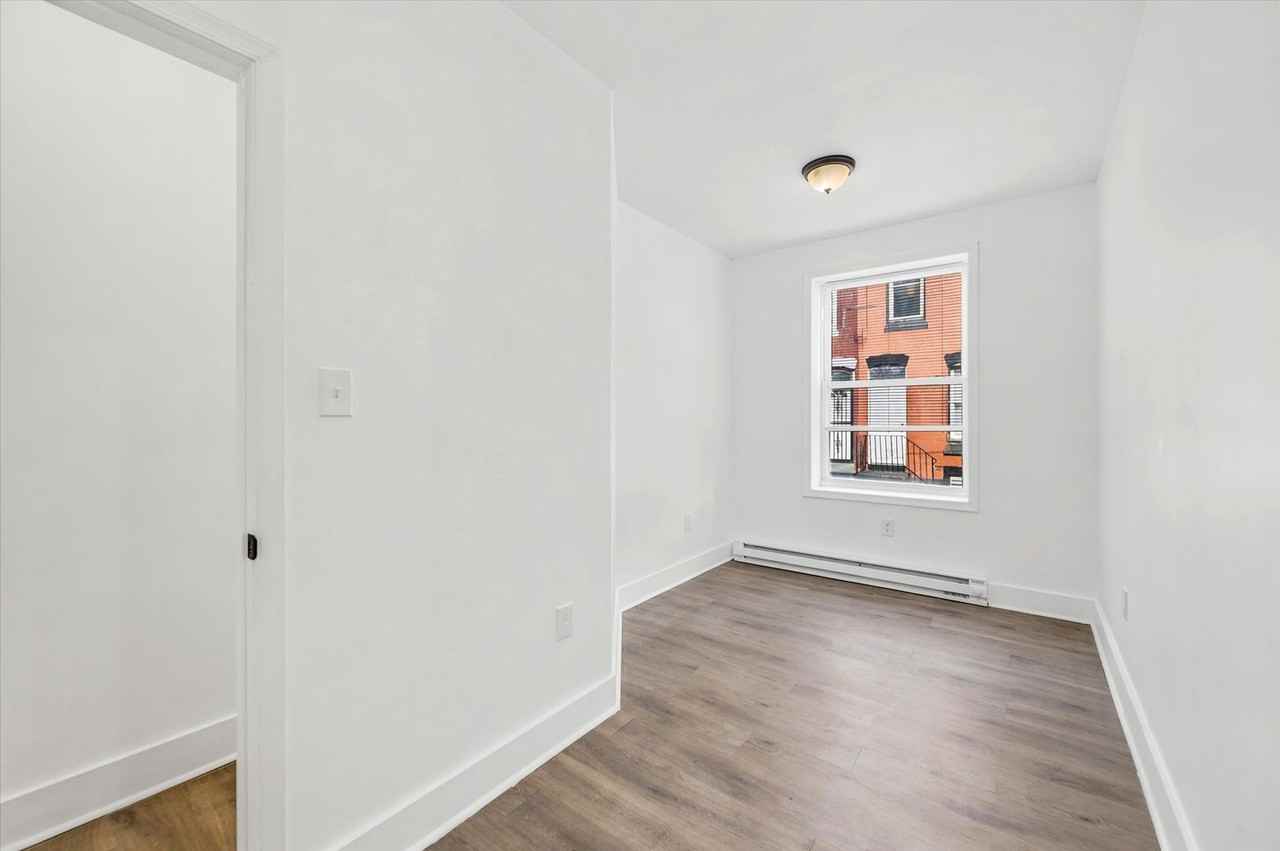 2867 N Lee St - Photo 4 of 14