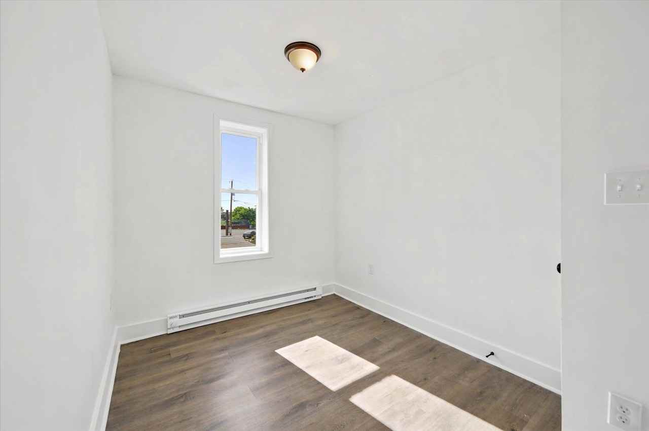 2867 N Lee St - Photo 5 of 14