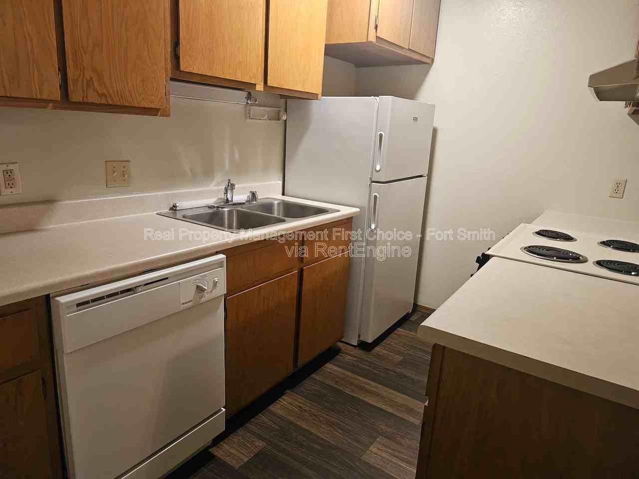170 Cedar Creek Ct #5 - Photo 3 of 12