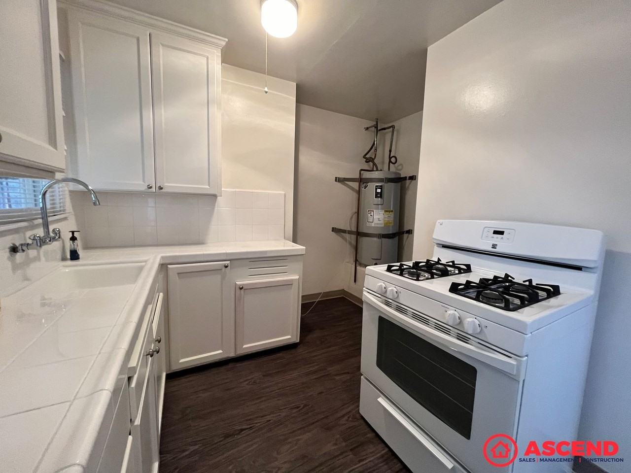 1305 S Chester Ave - Photo 5 of 18