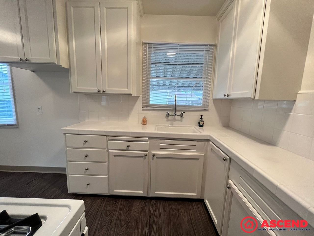 1305 S Chester Ave - Photo 6 of 18
