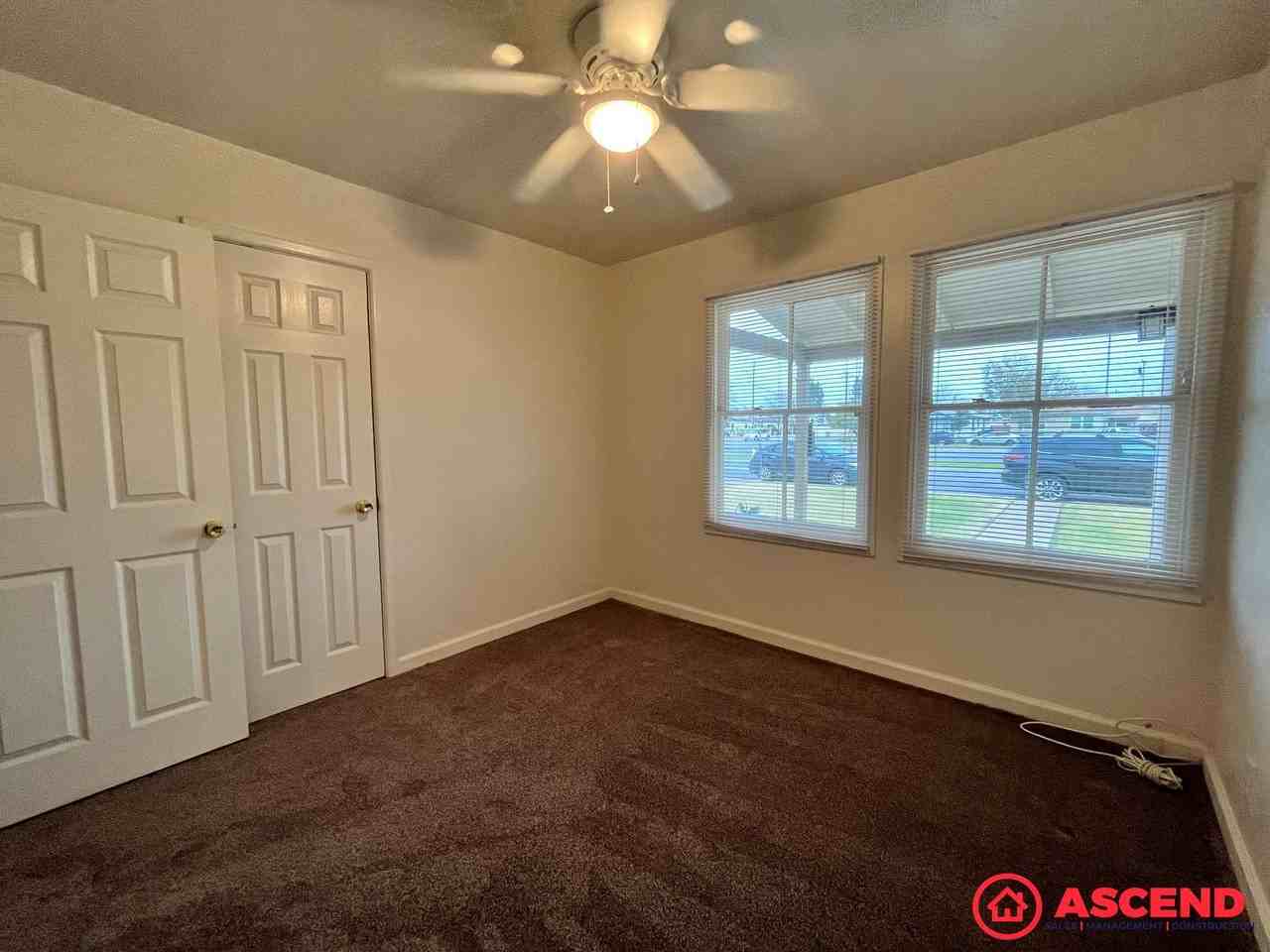 1305 S Chester Ave - Photo 7 of 18