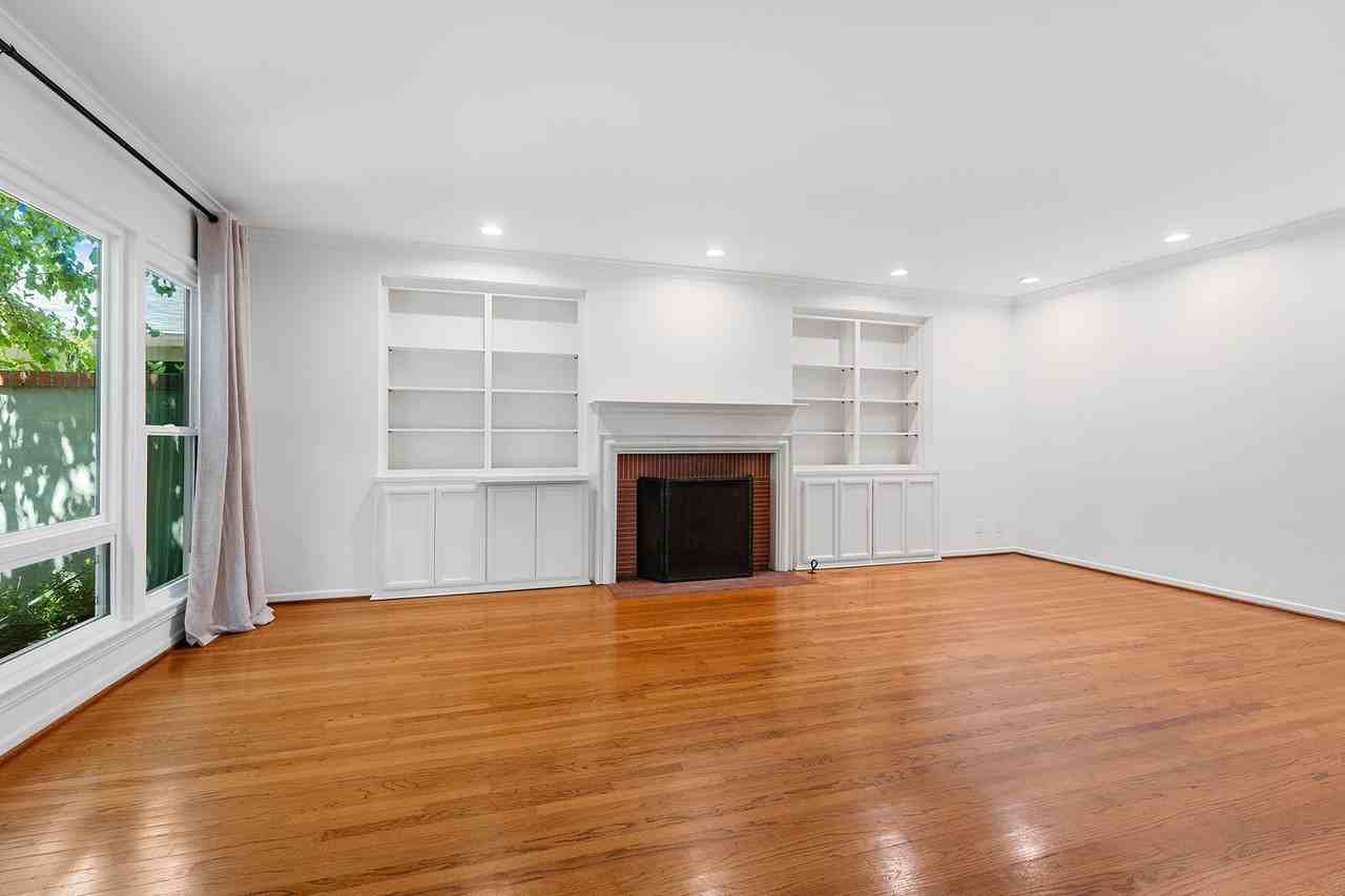 11053 Strathmore Dr - Photo 7 of 50
