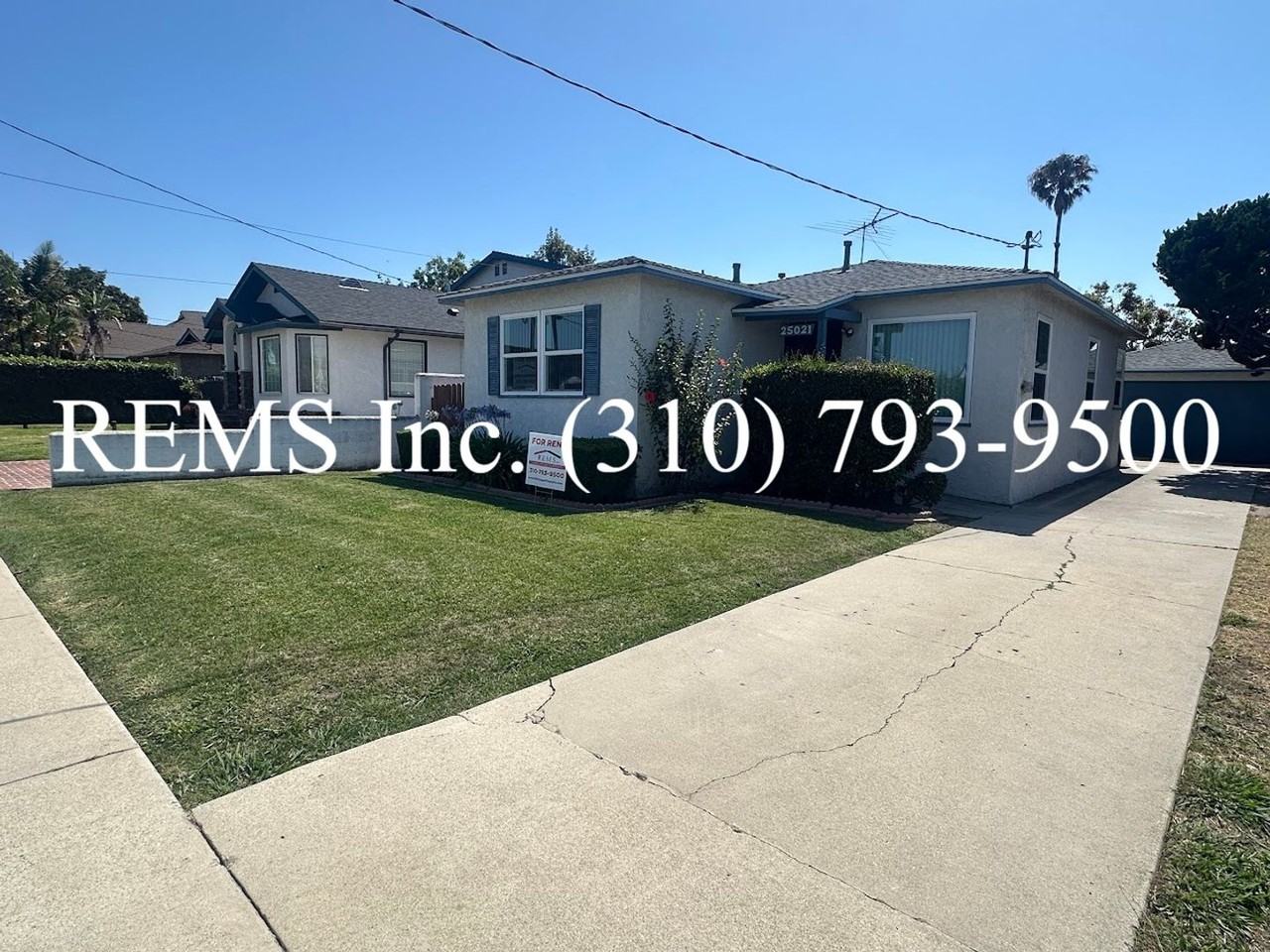 25021 Oak St - Photo 2 of 28