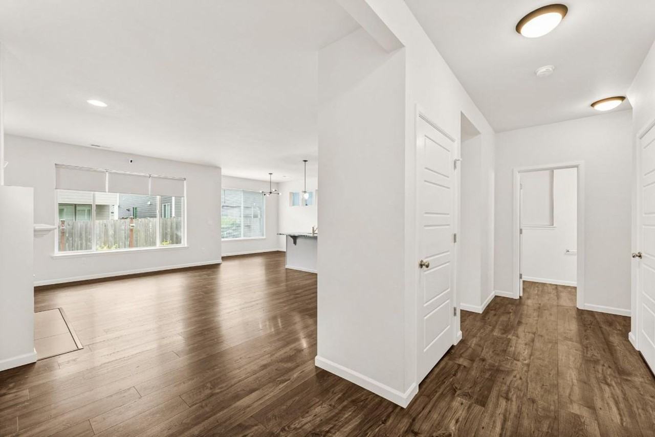9966 Dain St Se - Photo 4 of 47