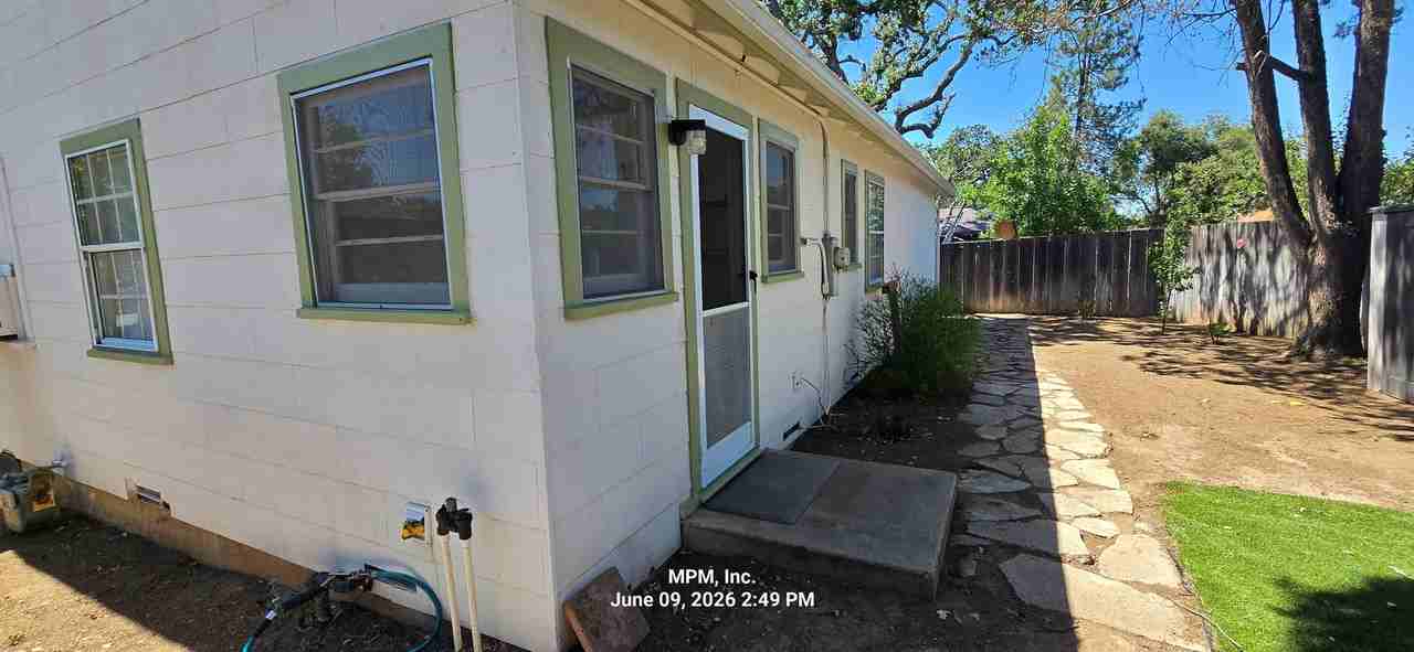 6505 Marchant Ave - Photo 3 of 34