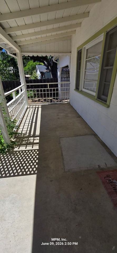 6505 Marchant Ave - Photo 6 of 34