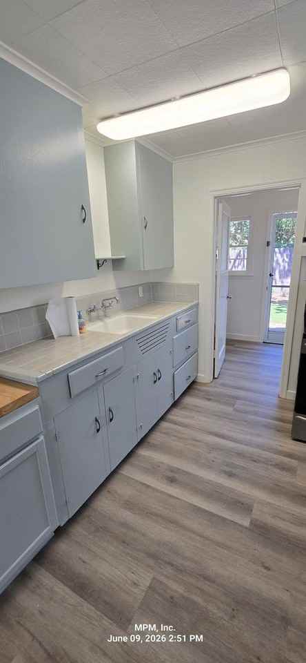 6505 Marchant Ave - Photo 7 of 34