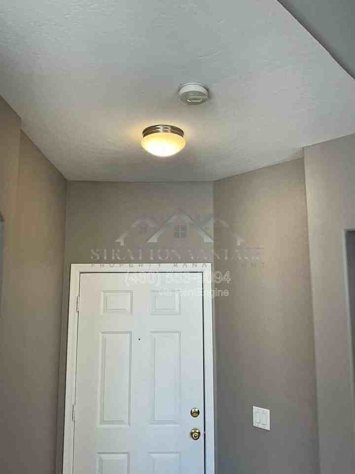 11381 W Yuma St - Photo 4 of 38