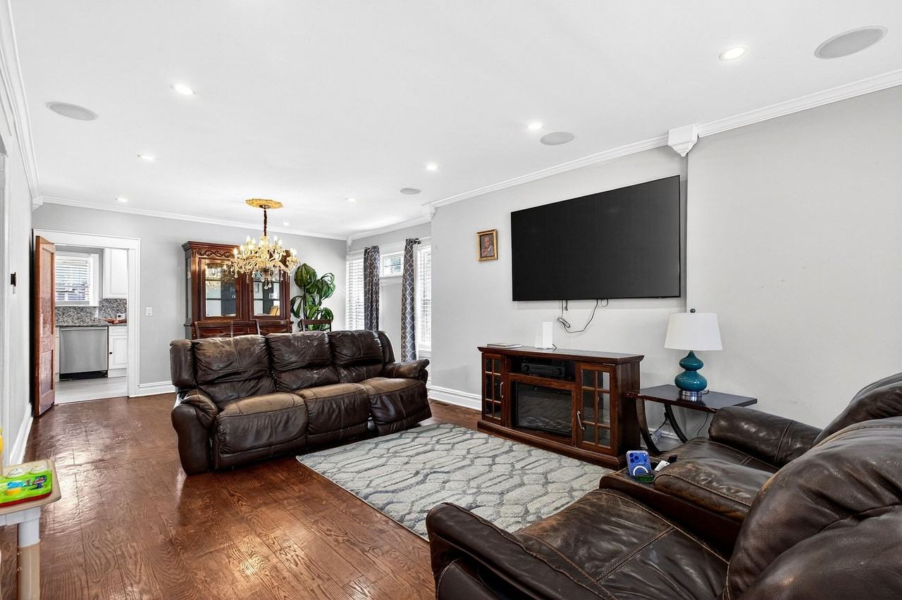 139 Dalton St - Photo 4 of 33