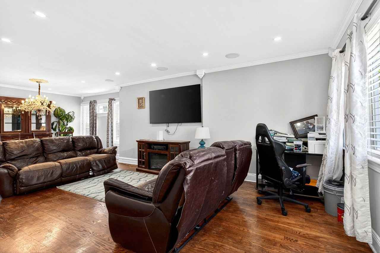 139 Dalton St - Photo 5 of 33