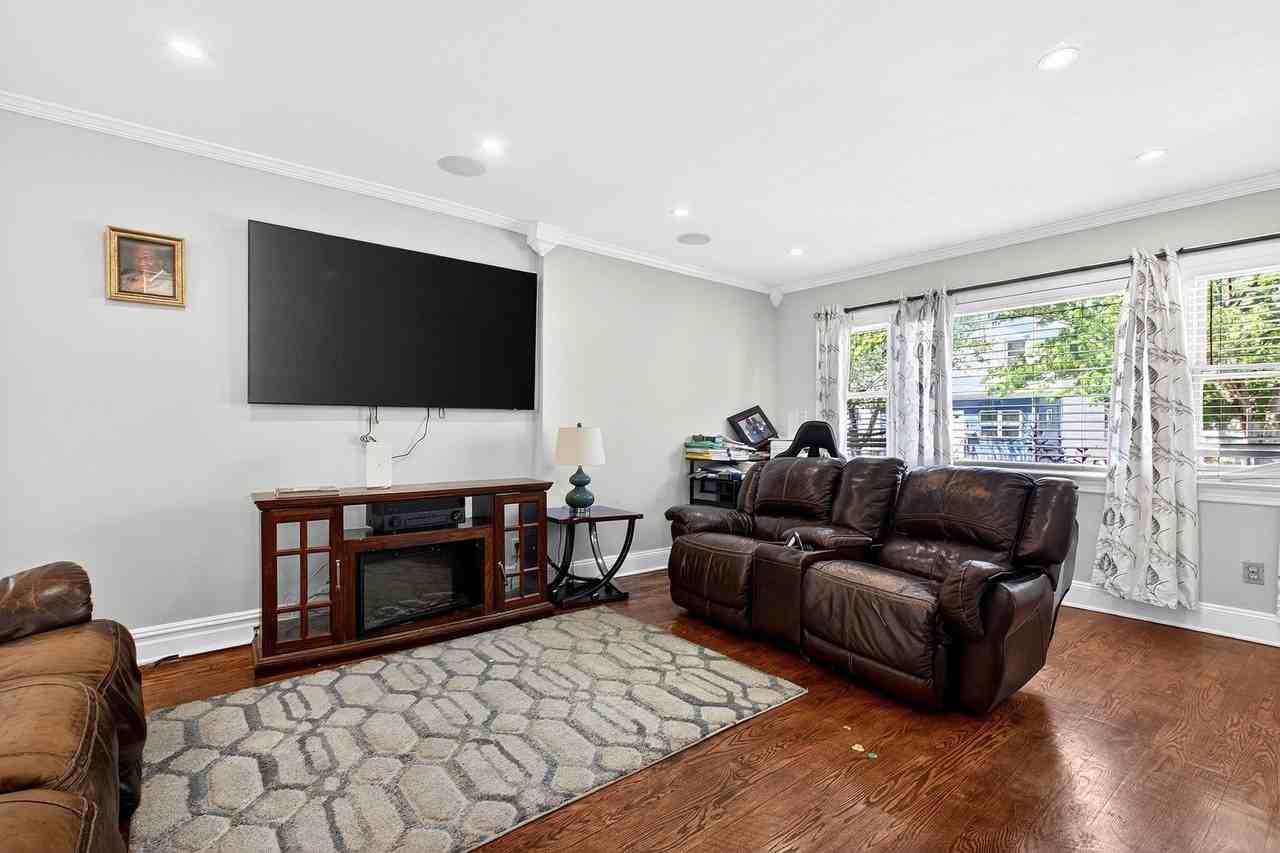 139 Dalton St - Photo 6 of 33