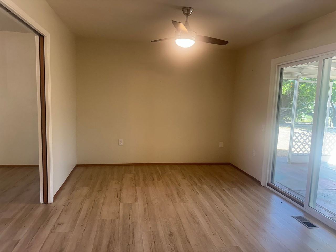 194 Olympic Cir - Photo 2 of 14