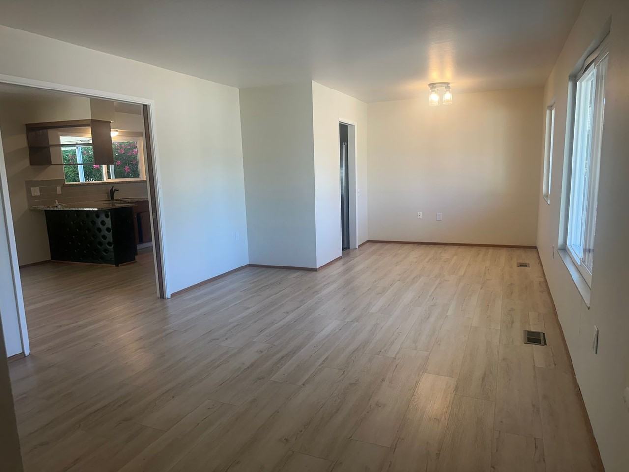 194 Olympic Cir - Photo 3 of 14