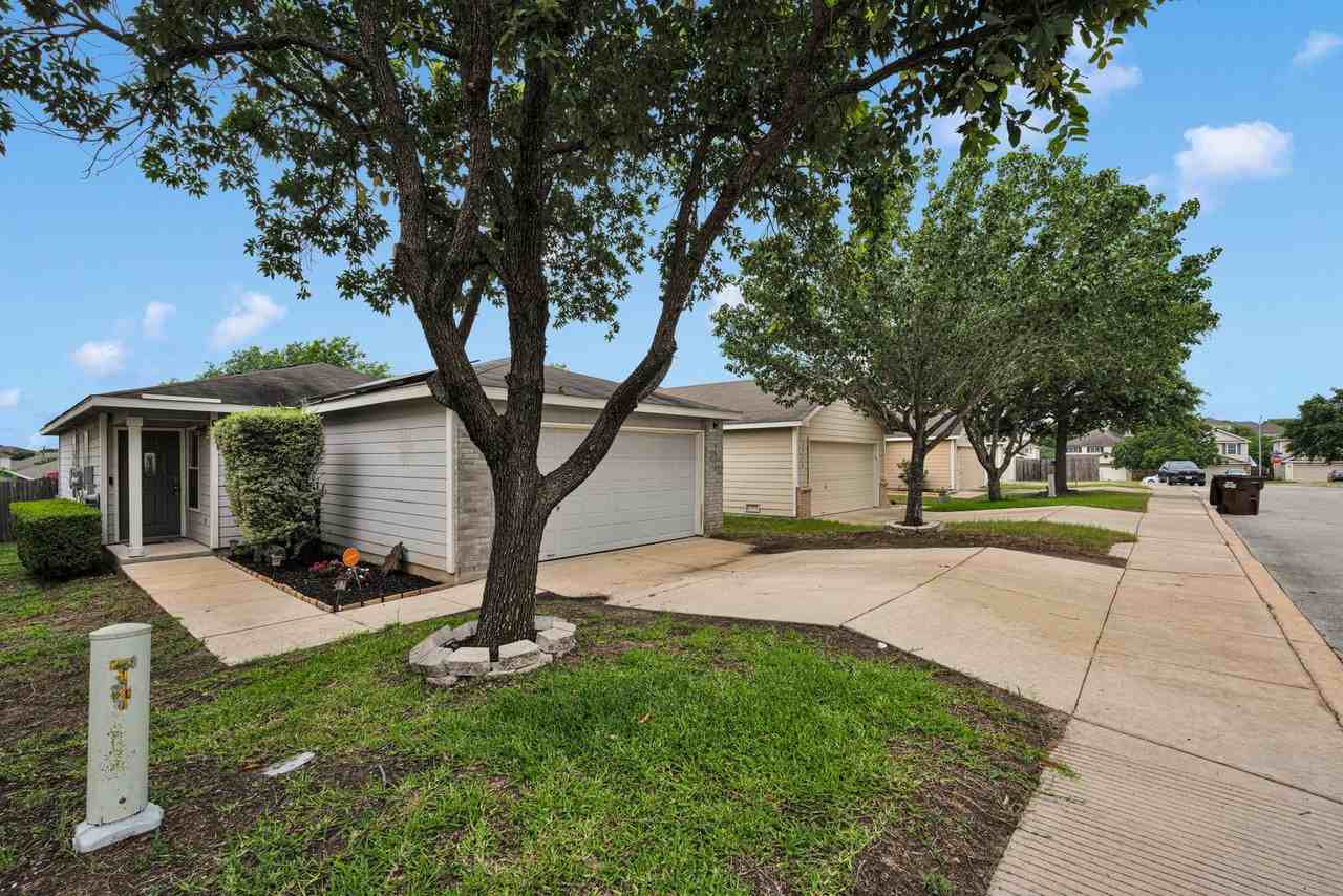 3514 Alamo Grns - Photo 2 of 18