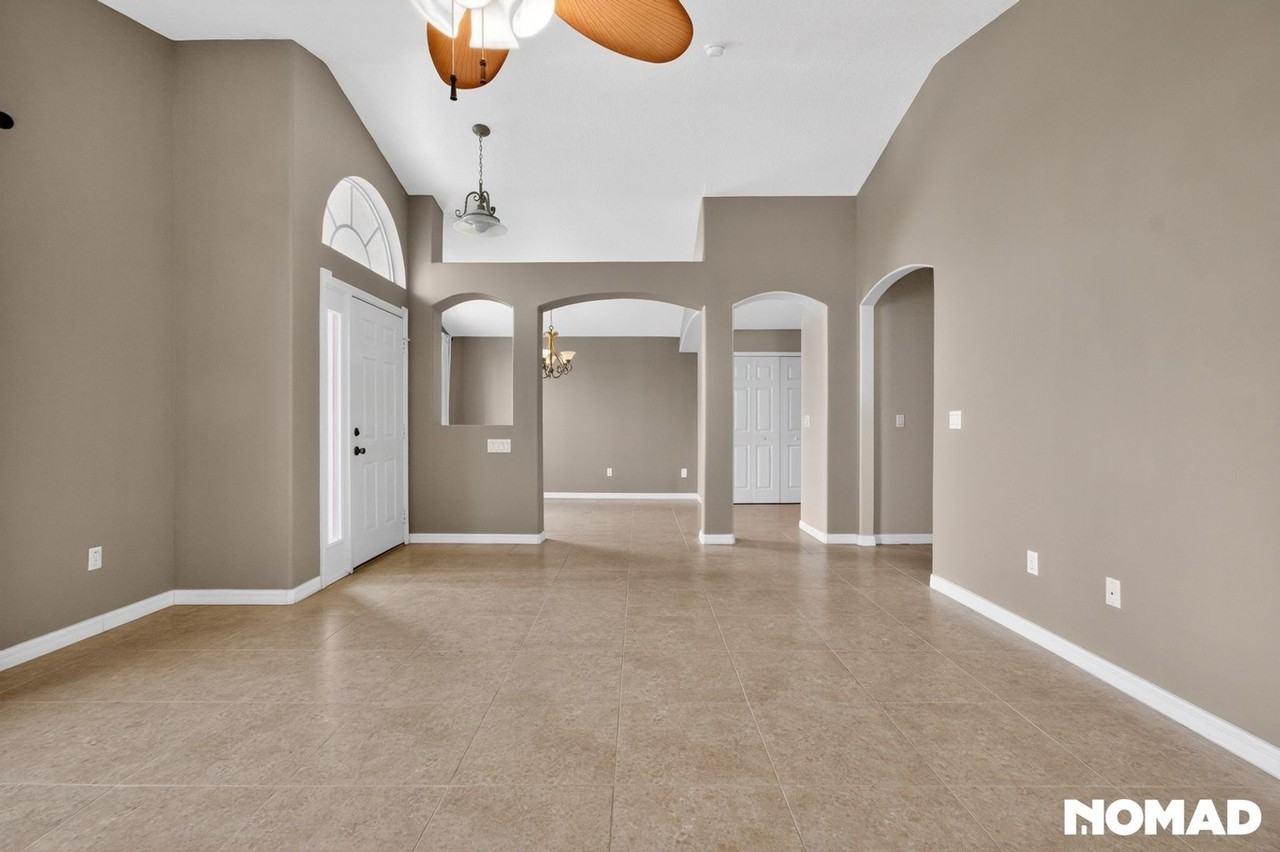 2190 Weatherly Ave - Photo 2 of 16