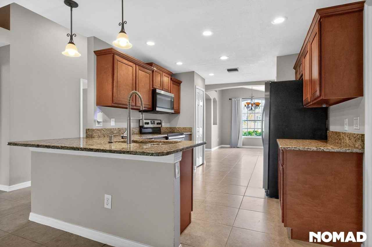2190 Weatherly Ave - Photo 3 of 16