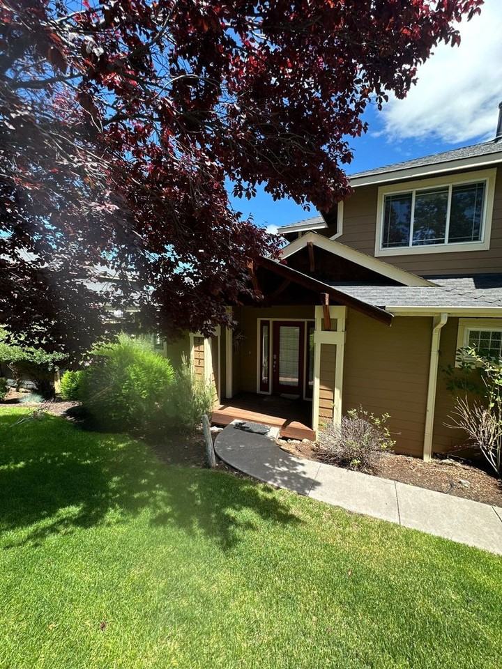 5015 Falcon Dr