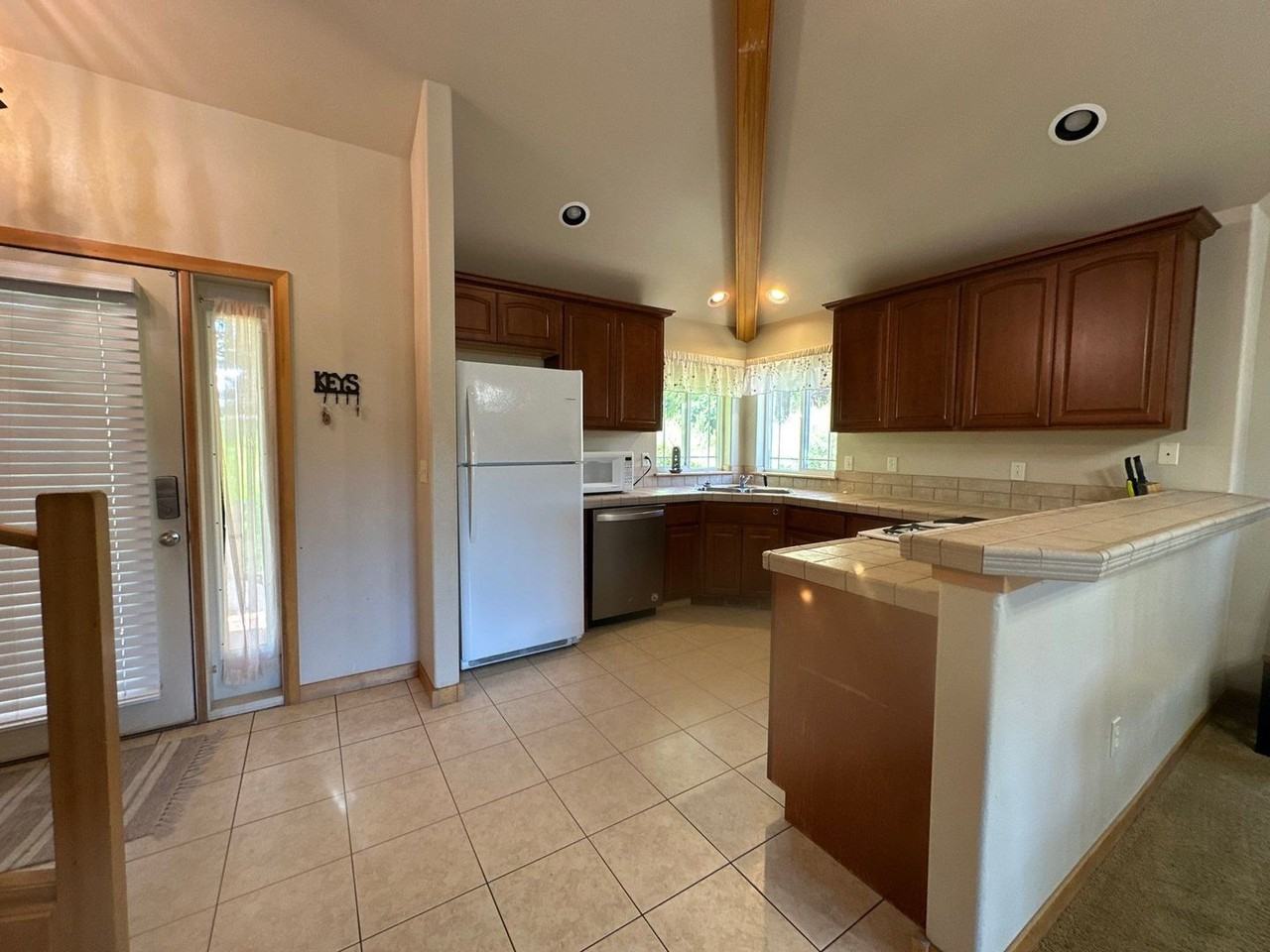 5015 Falcon Dr - Photo 3 of 23