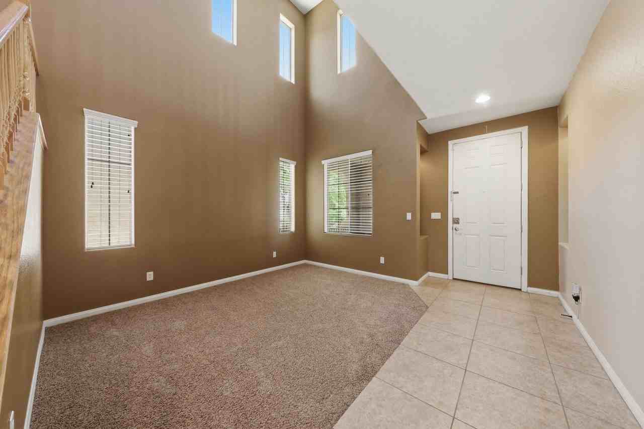 11825 Amistoso Ln - Photo 5 of 35