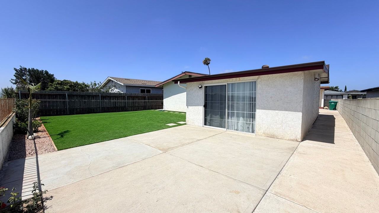 1515 Kenalan Dr - Photo 4 of 28