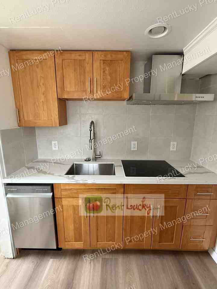 12835 Ne 104th St - Photo 3 of 16
