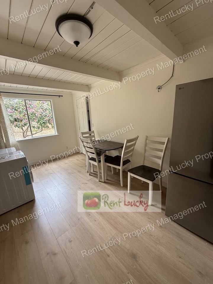 12835 Ne 104th St - Photo 5 of 16