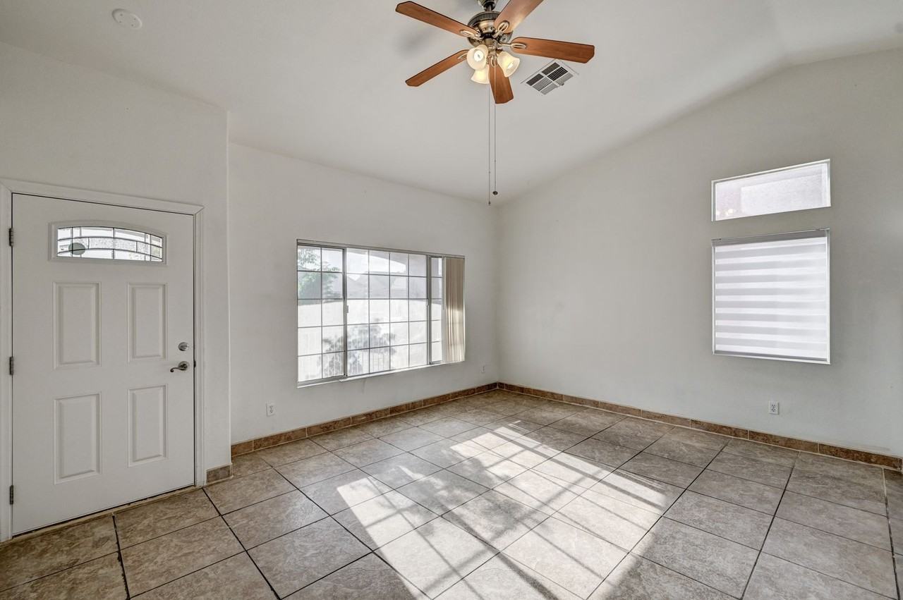 2808 Glen Aulin St - Photo 2 of 21