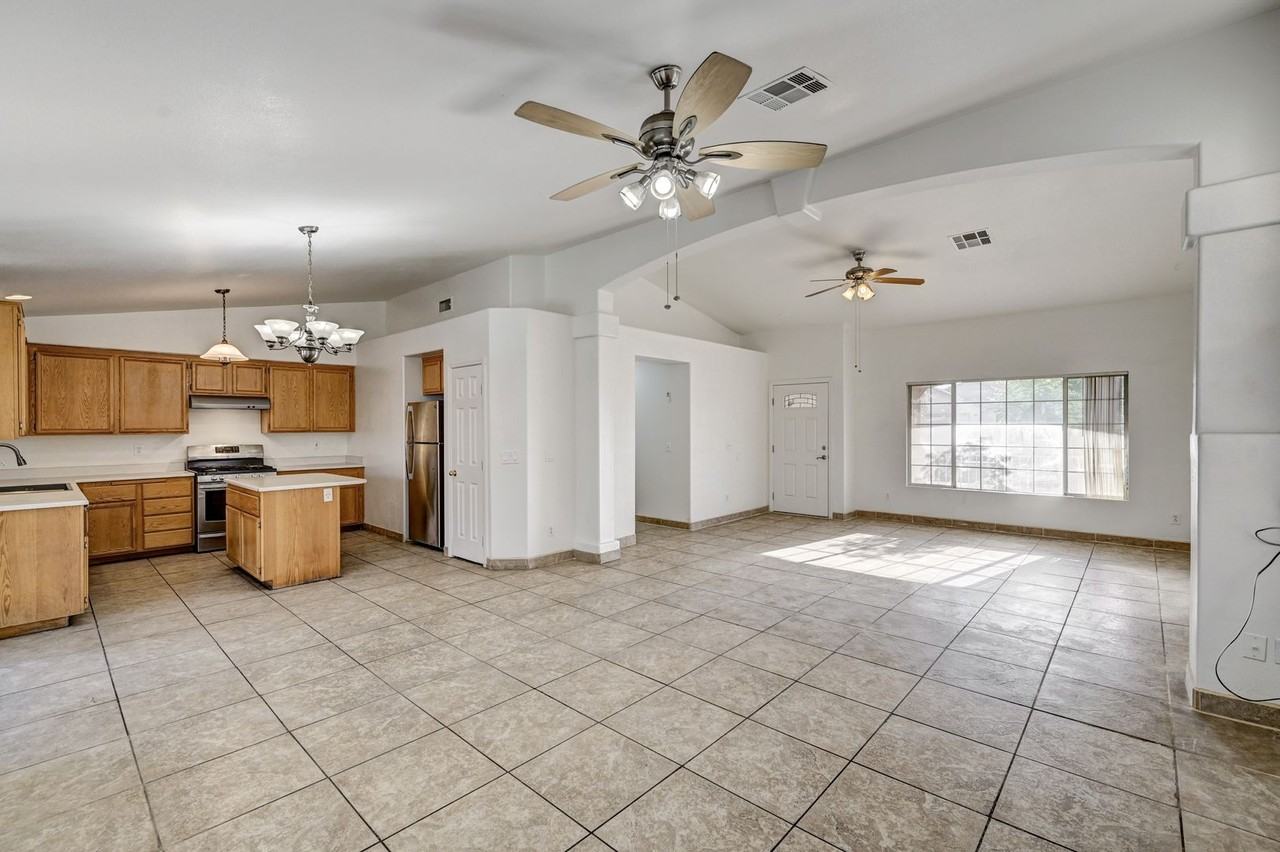 2808 Glen Aulin St - Photo 4 of 21