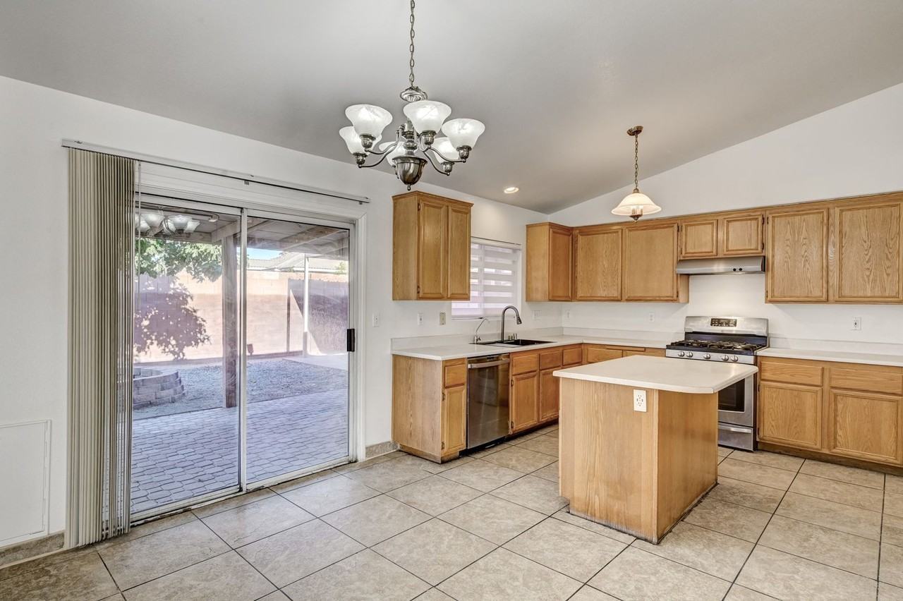 2808 Glen Aulin St - Photo 6 of 21