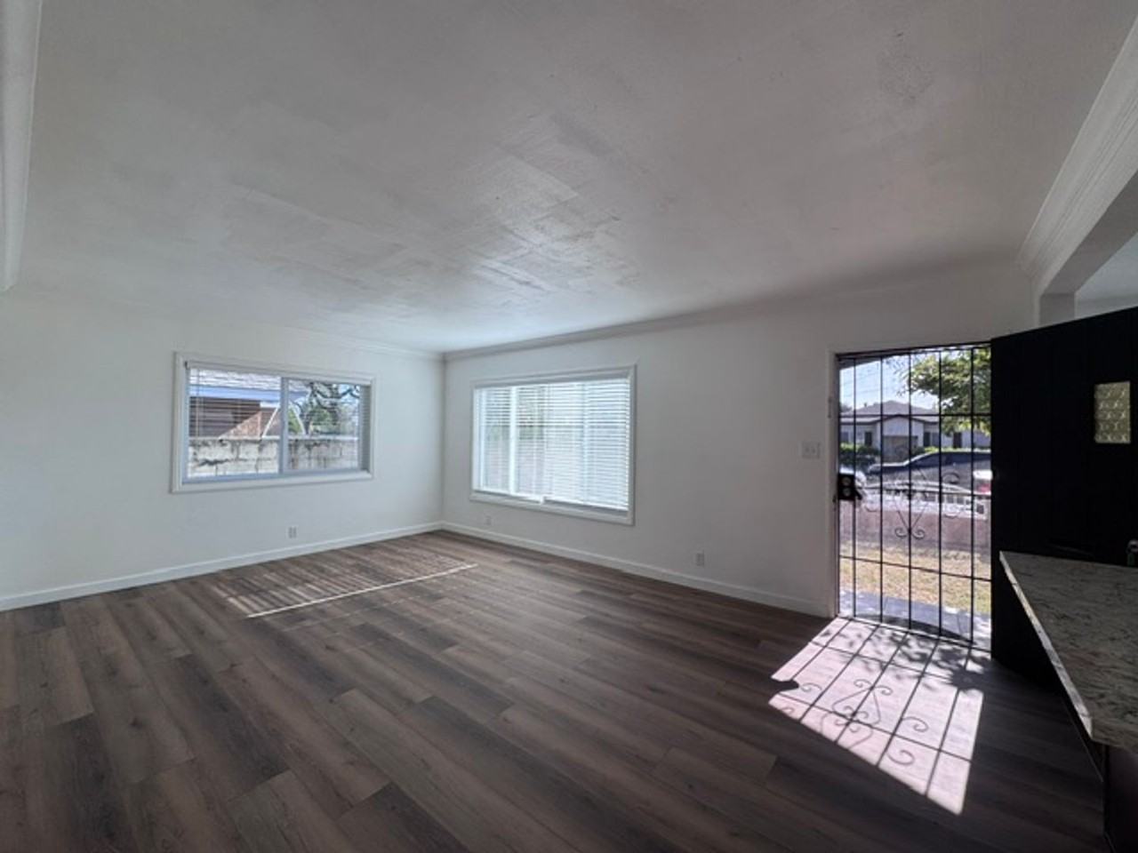 6320 Rose Ave - Photo 2 of 15