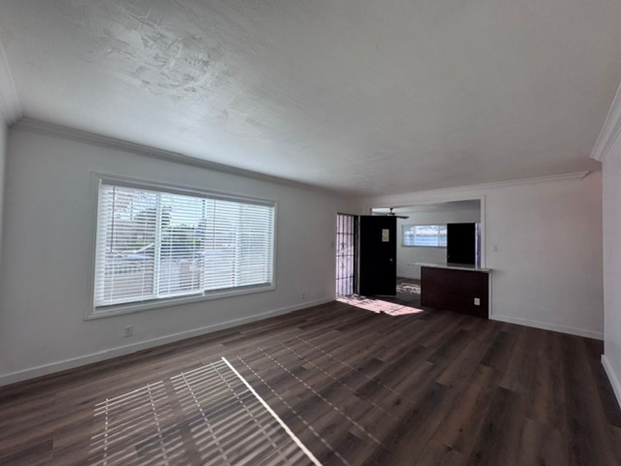 6320 Rose Ave - Photo 3 of 15